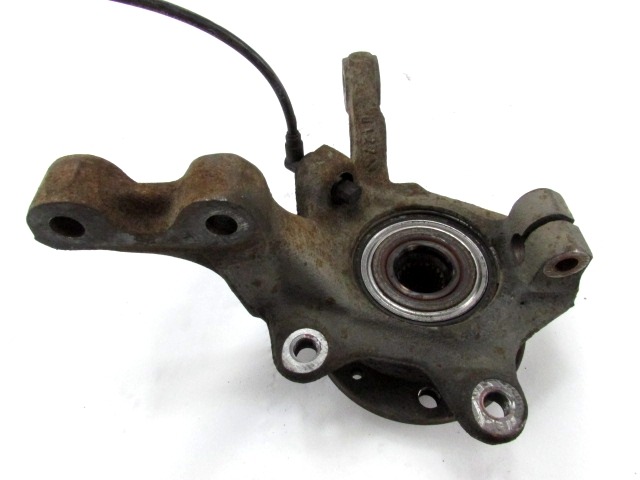 VRTLJIVI LEZAJ DESNO / PESTO KOLESA Z LEZAJEM SPREDAJ OEM N. 8200207313 ORIGINAL REZERVNI DEL RENAULT CLIO BB CB MK2 R / CLIO STORIA (05/2001 - 2012) DIESEL LETNIK 2003
