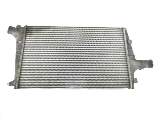 HLADILNIK INTERCOOLER OEM N. 4B0145805A ORIGINAL REZERVNI DEL AUDI A6 C5 4B 4B5 4B2 BER/SW (1997 - 2001) DIESEL LETNIK 2000