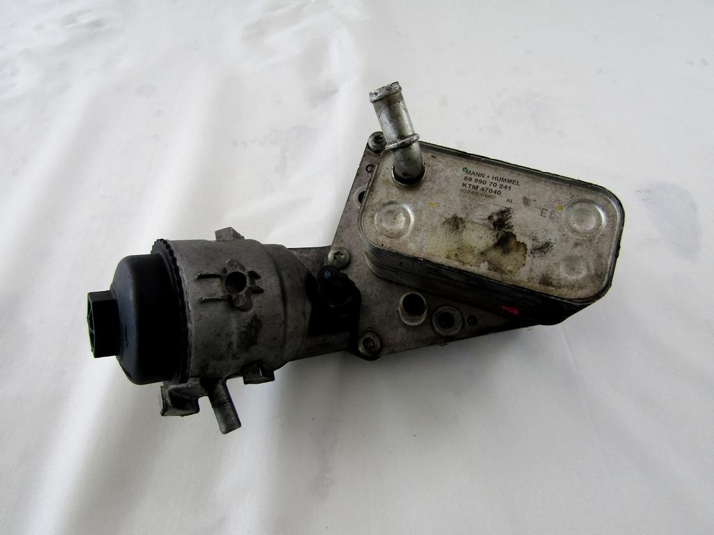 TOPLOTNI IZMENJEVALNIK/FILTER OLJA  OEM N. 5989070241 ORIGINAL REZERVNI DEL SAAB 9-3 YS3D MK2 BER/SW/CABRIO (2003 - 2006) DIESEL LETNIK 2007