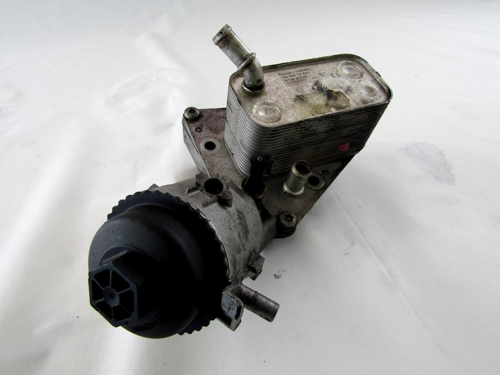 TOPLOTNI IZMENJEVALNIK/FILTER OLJA  OEM N. 5989070241 ORIGINAL REZERVNI DEL SAAB 9-3 YS3D MK2 BER/SW/CABRIO (2003 - 2006) DIESEL LETNIK 2007