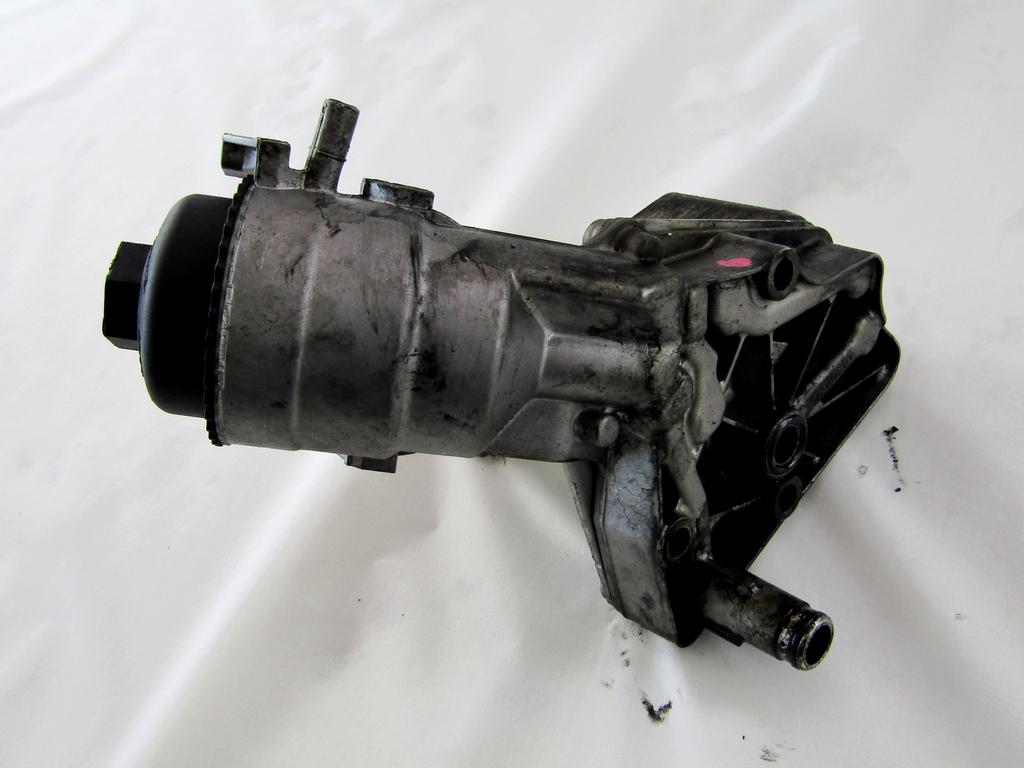 TOPLOTNI IZMENJEVALNIK/FILTER OLJA  OEM N. 5989070241 ORIGINAL REZERVNI DEL SAAB 9-3 YS3D MK2 BER/SW/CABRIO (2003 - 2006) DIESEL LETNIK 2007