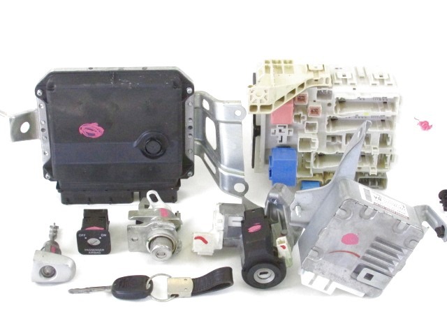 KOMPLET ODKLEPANJE IN VZIG  OEM N. 9257 KIT ACCENSIONE AVVIAMENTO ORIGINAL REZERVNI DEL TOYOTA YARIS P9 MK2 R (2009 - 2011)BENZINA LETNIK 2010