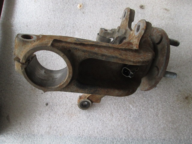 VRTLJIVI LEZAJ DESNO / PESTO KOLESA Z LEZAJEM SPREDAJ OEM N. 4484599 ORIGINAL REZERVNI DEL FORD MONDEO B5Y B4Y BWY MK2 BER/SW (2000 - 2007) DIESEL LETNIK 2004