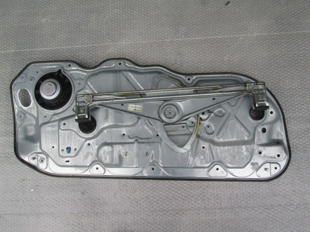 MEHANIZEM VETROBRANSKEGA STEKLA PREDNJIH VRAT OEM N. 30784509 ORIGINAL REZERVNI DEL VOLVO C30 533 (2006 - 2012)DIESEL LETNIK 2008