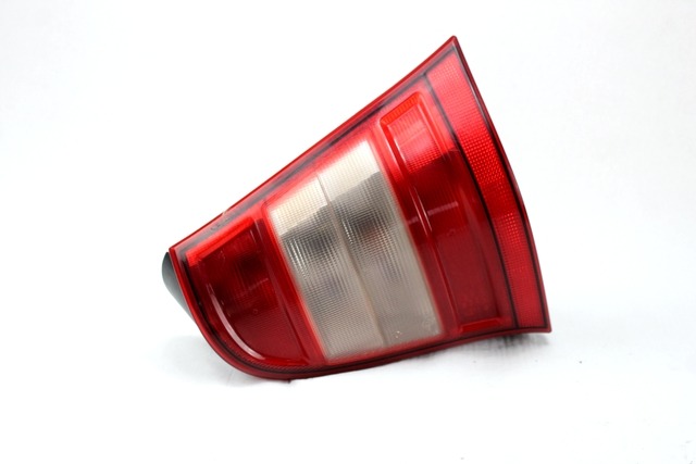 ZADNJI DESNI ZAROMETI OEM N. 1688200664 ORIGINAL REZERVNI DEL MERCEDES CLASSE A W168 5P V168 3P 168.031 168.131 (1997 - 2000) BENZINA LETNIK 2000