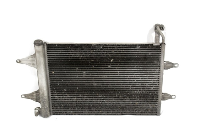 HLADILNIK KLIME OEM N. 6Q0820411K ORIGINAL REZERVNI DEL SEAT IBIZA 6L1 MK3 R (02/2006 - 2008) DIESEL LETNIK 2006