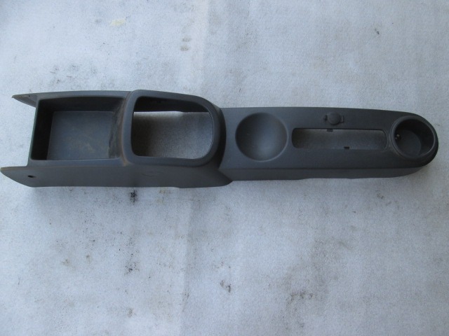 PLASTIKA MED SEDEZI BREZ NASLONJALA ROK OEM N. 96538056 ORIGINAL REZERVNI DEL CHEVROLET KALOS T200 (2005 - 2008) BENZINA LETNIK 2008