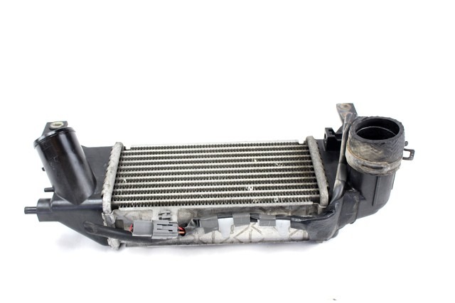 HLADILNIK INTERCOOLER OEM N. RF4P13565A ORIGINAL REZERVNI DEL MAZDA PREMACY CP (1999 - 2005)DIESEL LETNIK 2003