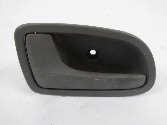 NOTRANJA KLJUKA  OEM N. 83610-FD000 ORIGINAL REZERVNI DEL KIA RIO MK1 DC (2000 - 2005)BENZINA LETNIK 2003