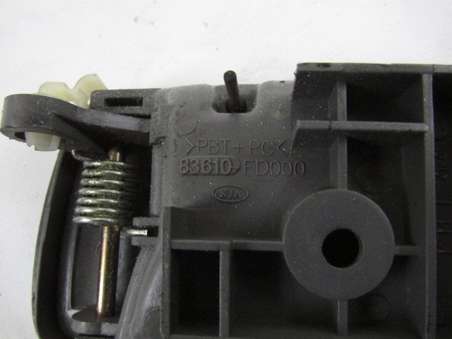 NOTRANJA KLJUKA  OEM N. 83610-FD000 ORIGINAL REZERVNI DEL KIA RIO MK1 DC (2000 - 2005)BENZINA LETNIK 2003