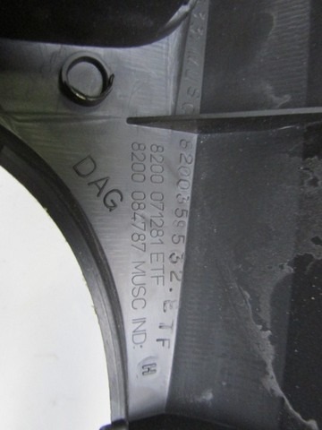PLASTIKA MED SEDEZI BREZ NASLONJALA ROK OEM N. 8200071281 ORIGINAL REZERVNI DEL RENAULT CLIO BB CB MK2 R / CLIO STORIA (05/2001 - 2012) BENZINA LETNIK 2007