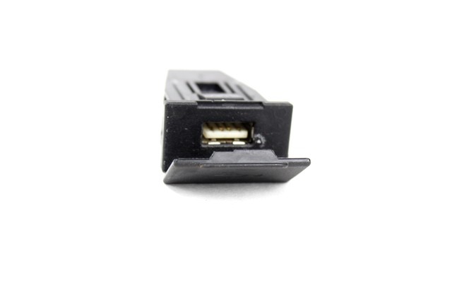 USB / AUX OEM N. 1607148480 ORIGINAL REZERVNI DEL CITROEN C4 AIRCROSS (2012 - 2017)DIESEL LETNIK 2015