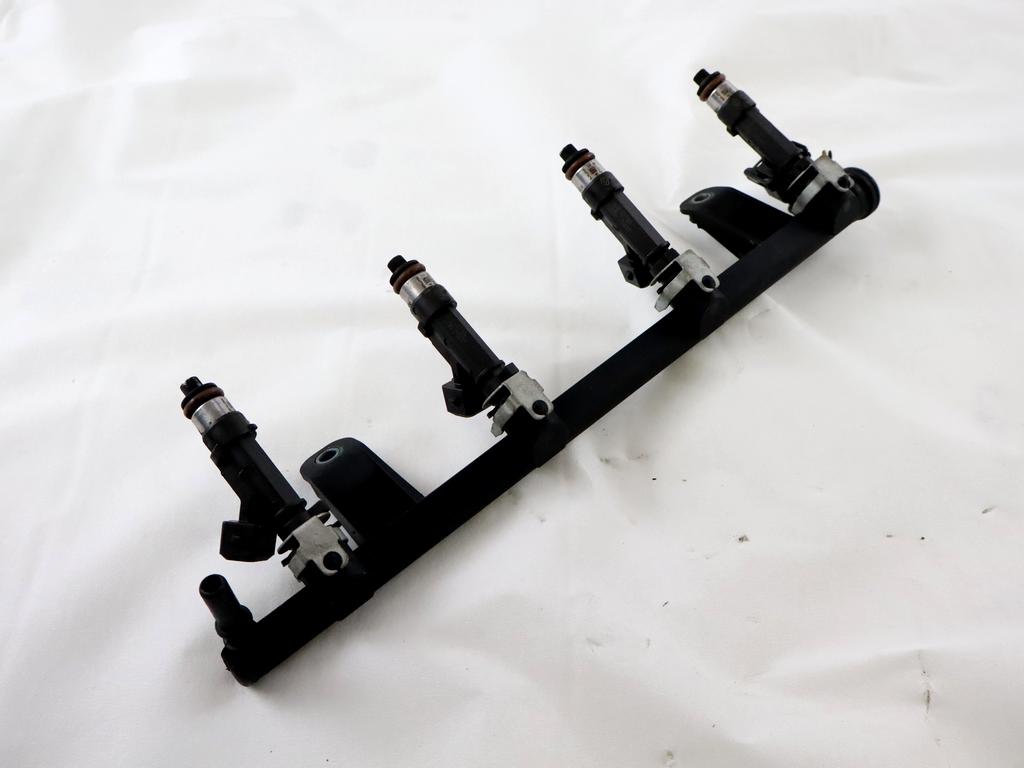INJEKTORJI/BENCIN OEM N. 8200494284 ORIGINAL REZERVNI DEL DACIA SANDERO MK1 (2008 - 2012) BENZINA/GPL LETNIK 2009