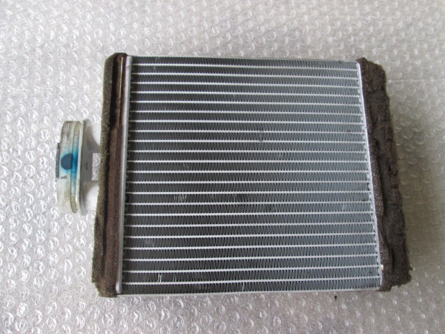 GRELEC RADIATORJA OEM N. 6Q0819031 ORIGINAL REZERVNI DEL VOLKSWAGEN POLO 9N (10/2001 - 2005) DIESEL LETNIK 2004