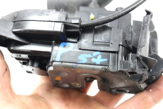 CENTRALNA KLJUCAVNICA ZADJIH LEVIH VRAT OEM N. 825030574R ORIGINAL REZERVNI DEL RENAULT MEGANE MK3 BZ0/1 B3 DZ0/1 KZ0/1 BER/SPORTOUR/ESTATE (2009 - 2015) BENZINA LETNIK 2011