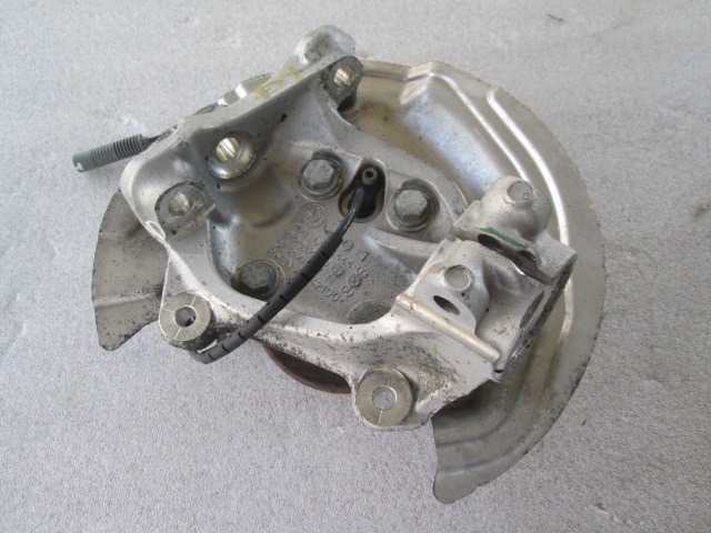 VRTLJIVI LEZAJ DESNO / PESTO KOLESA Z LEZAJEM SPREDAJ OEM N. 31216793924 ORIGINAL REZERVNI DEL BMW SERIE 1 BER/COUPE/CABRIO E81/E82/E87/E88 LCI R (2007 - 2013) BENZINA LETNIK 2007