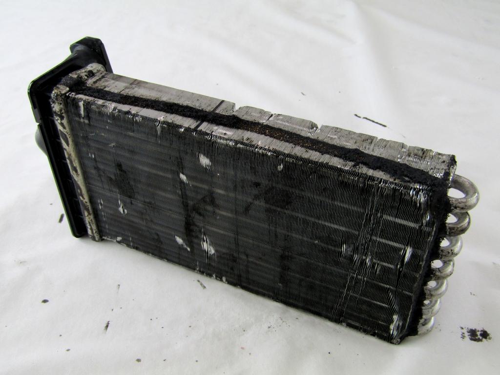 GRELEC RADIATORJA OEM N. 6448K4 ORIGINAL REZERVNI DEL PEUGEOT 307 3A/B/C/E/H BER/SW/CABRIO (2001 - 2009) DIESEL LETNIK 2004