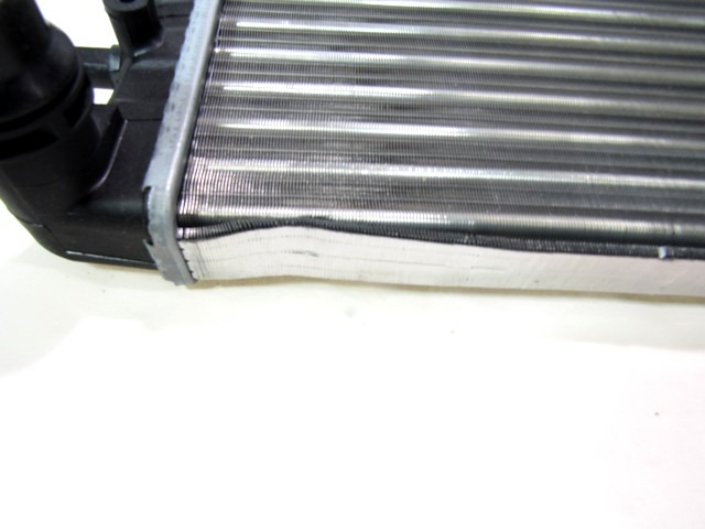 RADIATOR VODE OEM N. 5Z0121253 ORIGINAL REZERVNI DEL VOLKSWAGEN POLO 9N R (2005 - 10/2009) BENZINA LETNIK 2005