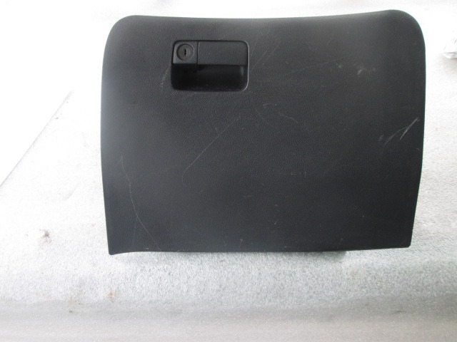 PREDAL ZA DOKUMENTE OEM N. 845501F002WK ORIGINAL REZERVNI DEL KIA SPORTAGE KM MK2 (2004 - 2010)BENZINA LETNIK 2008