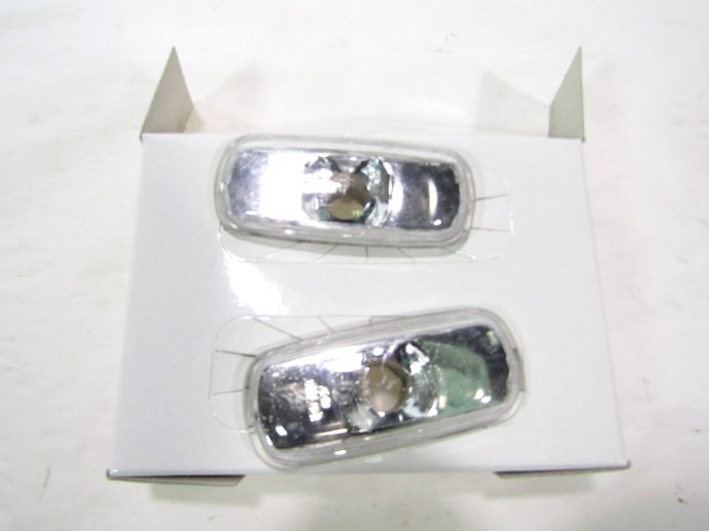 SPREDNJI INDIKATOR OEM N. 33682630B ORIGINAL REZERVNI DEL AUDI A4 B6 8E2 8E5 BER/SW (2001 - 2005) DIESEL LETNIK 2001