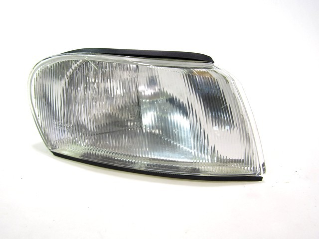 SPREDNJI INDIKATOR OEM N. 1226068 ORIGINAL REZERVNI DEL OPEL VECTRA B J96 BER/SW (1995 - 1999) DIESEL LETNIK 1997