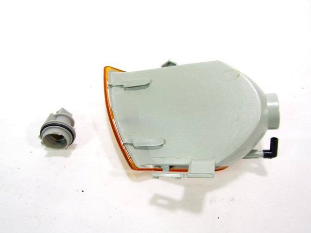 SPREDNJI INDIKATOR OEM N. 6N0953049 ORIGINAL REZERVNI DEL VOLKSWAGEN POLO 6N1 6V2 (11/1994 - 01/2000)DIESEL LETNIK 1994