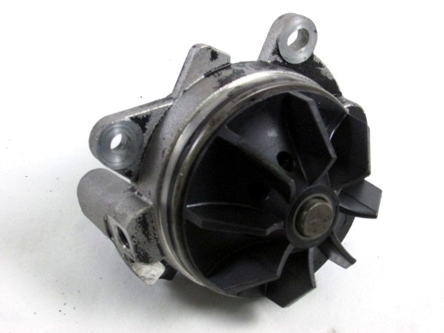 VODNA CRPALKA  OEM N. 7701474190 ORIGINAL REZERVNI DEL NISSAN INTERSTAR X70 (2002 - 2016)DIESEL LETNIK 2002