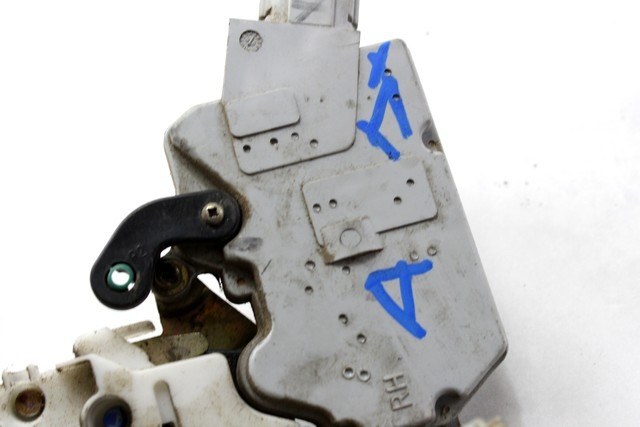 CENTRALNI ZAKLEP SPREDNJIH VRAT  OEM N. 80502-2F900 ORIGINAL REZERVNI DEL NISSAN PRIMERA P11 (1996 - 2002)BENZINA LETNIK 1997