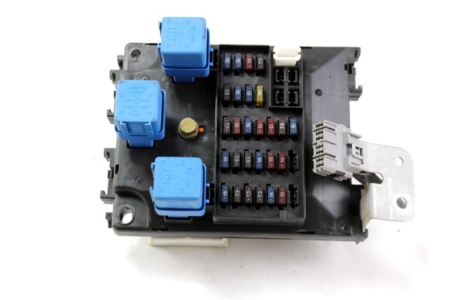 VAROVALKE/RELE' OEM N. 24350-3J300 ORIGINAL REZERVNI DEL NISSAN PRIMERA P11 (1996 - 2002)BENZINA LETNIK 1997