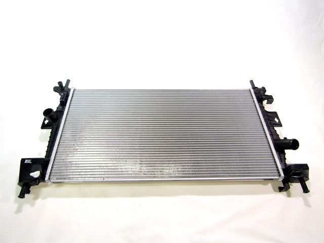 RADIATOR VODE OEM N. BV618005AB ORIGINAL REZERVNI DEL FORD CMAX GRAND CMAX MK2 DXA-CB7 DXA-CEU (2010 - 03/2015) BENZINA/GPL LETNIK 2011