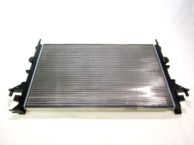 RADIATOR VODE OEM N. 8200008764 ORIGINAL REZERVNI DEL RENAULT LAGUNA BG0/1 KG0/1 MK2 BER/SW (11/2000 - 12/2004) DIESEL LETNIK 2001