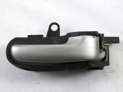 NOTRANJA KLJUKA  OEM N. 692050D060B1 ORIGINAL REZERVNI DEL TOYOTA YARIS P1 MK1 R (2003 - 2005)BENZINA LETNIK 2003