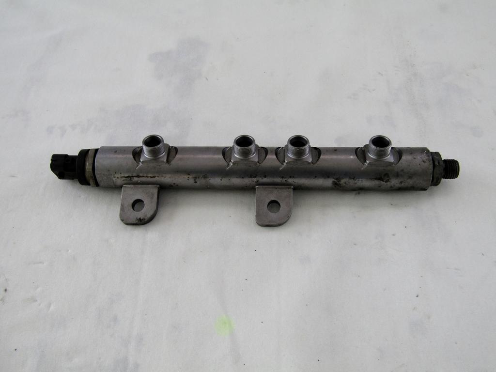 VOD VBRIZGA GORIVA OEM N. 9X2Q-9D280-FA ORIGINAL REZERVNI DEL JAGUAR XF X250 MK1 (2008 - 2011)DIESEL LETNIK 2010