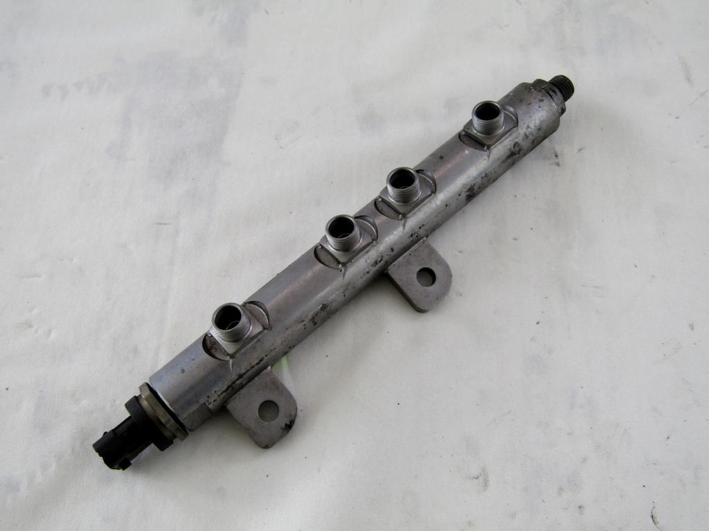 VOD VBRIZGA GORIVA OEM N. 9X2Q-9D280-FA ORIGINAL REZERVNI DEL JAGUAR XF X250 MK1 (2008 - 2011)DIESEL LETNIK 2010