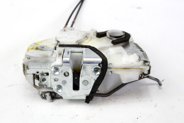 CENTRALNI ZAKLEP SPREDNJIH VRAT  OEM N. 71768757 ORIGINAL REZERVNI DEL FIAT SEDICI FY (2006 - 4/2009) DIESEL LETNIK 2006