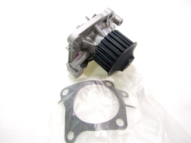 VODNA CRPALKA  OEM N. MD313301 ORIGINAL REZERVNI DEL MITSUBISHI COLT CA_A MK4 (1994 - 1996)BENZINA LETNIK 1995