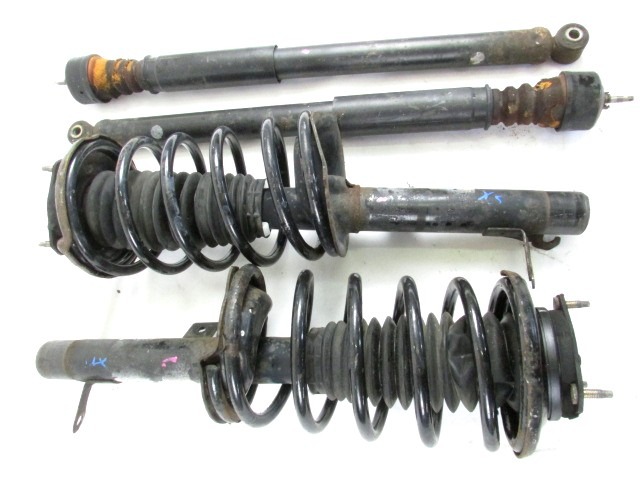 KOMPLET STIRIH SPREDNJIH IN ZADNJIH AMORTIZERJEV OEM N. 17701 KIT 4 AMMORTIZZATORI ANTERIORI E POSTERIORI ORIGINAL REZERVNI DEL FORD FOCUS DAW DBW DNW MK1 BER/SW (1998-2001)DIESEL LETNIK 2001