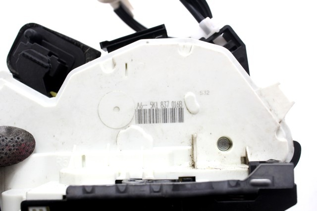 CENTRALNI ZAKLEP SPREDNJIH VRAT  OEM N. 5K1837016B ORIGINAL REZERVNI DEL VOLKSWAGEN GOLF VI 5K1 517 AJ5 MK6 (2008-2012) DIESEL LETNIK 2012
