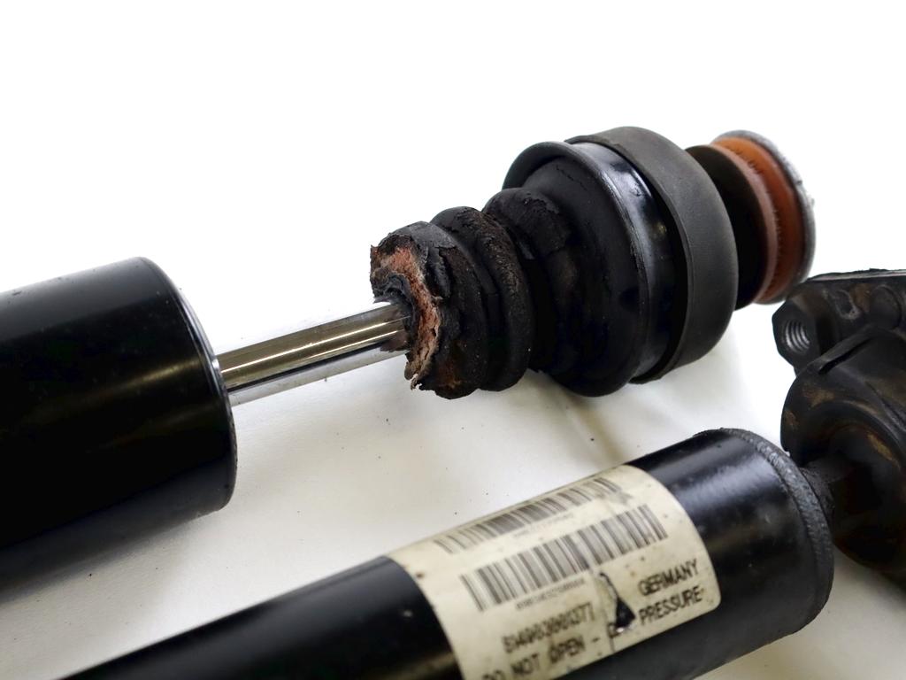ZADNJI AMORTIZERJI OEM N. 33526771725 ORIGINAL REZERVNI DEL BMW SERIE 3 BER/SW/COUPE/CABRIO E90/E91/E92/E93 LCI R (2009 - 2012) DIESEL LETNIK 2011