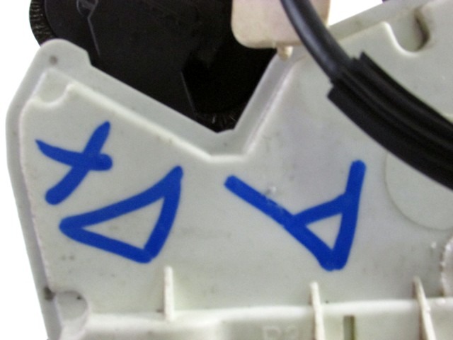 CENTRALNI ZAKLEP SPREDNJIH VRAT  OEM N. 5K1837016B ORIGINAL REZERVNI DEL VOLKSWAGEN GOLF VI 5K1 517 AJ5 MK6 (2008-2012) DIESEL LETNIK 2011
