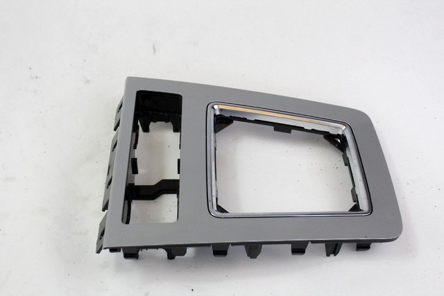 SREDINSKA KONZOLA  OEM N. 5E1863212B ORIGINAL REZERVNI DEL SKODA OCTAVIA MK3 5E3 NL3 NR3 (2012 - 2017)BENZINA/METANO LETNIK 2015