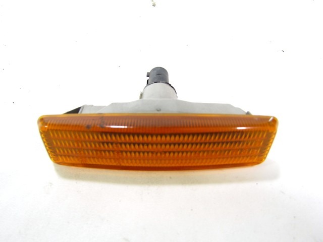 SPREDNJI INDIKATOR OEM N. 63148360589 ORIGINAL REZERVNI DEL BMW SERIE 5 E39 BER/SW (1995 - 08/2000) DIESEL LETNIK 1995