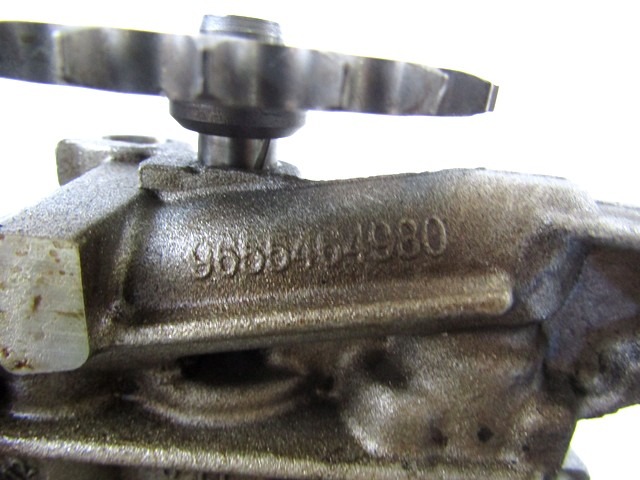 PUMPA OLJA OEM N. 9655464980 ORIGINAL REZERVNI DEL PEUGEOT 207 / 207 CC R WA WC WD WK (05/2009 - 2015) BENZINA LETNIK 2011