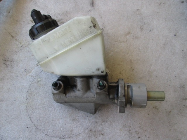 ZAVORNI CILINDER OEM N. 7701205407 ORIGINAL REZERVNI DEL RENAULT KANGOO KC0/1 MK1 (1998 - 2003) DIESEL LETNIK 1999