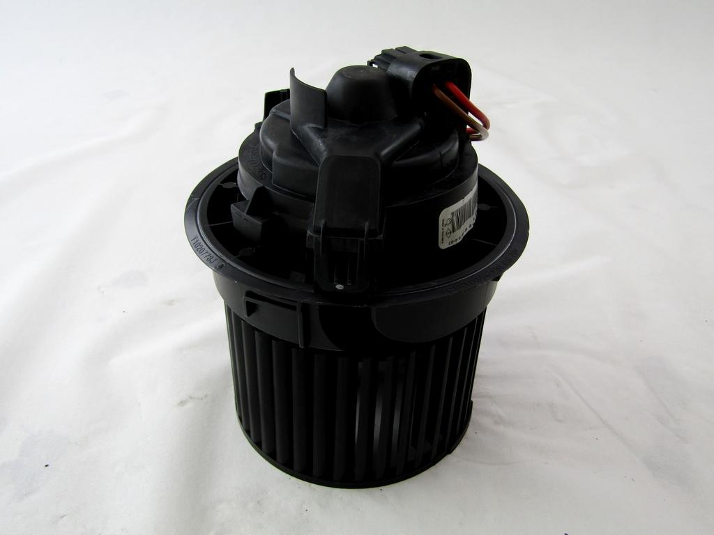 VENTILATOR  KABINE  OEM N. 272100975R ORIGINAL REZERVNI DEL DACIA SANDERO / SANDERO STEPWAY MK2 (2012 - 2016) BENZINA/GPL LETNIK 2015