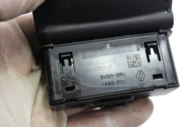 USB / AUX OEM N. 280230001R ORIGINAL REZERVNI DEL RENAULT MEGANE MK3 BZ0/1 B3 DZ0/1 KZ0/1 BER/SPORTOUR/ESTATE (2009 - 2015) DIESEL LETNIK 2010
