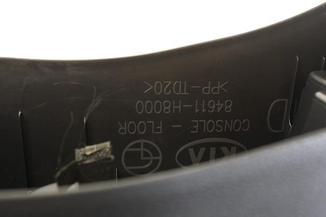 PLASTIKA MED SEDEZI BREZ NASLONJALA ROK OEM N. 84611-H8000 ORIGINAL REZERVNI DEL KIA RIO YB SC FB MK4 (DAL 2017)BENZINA LETNIK 2018