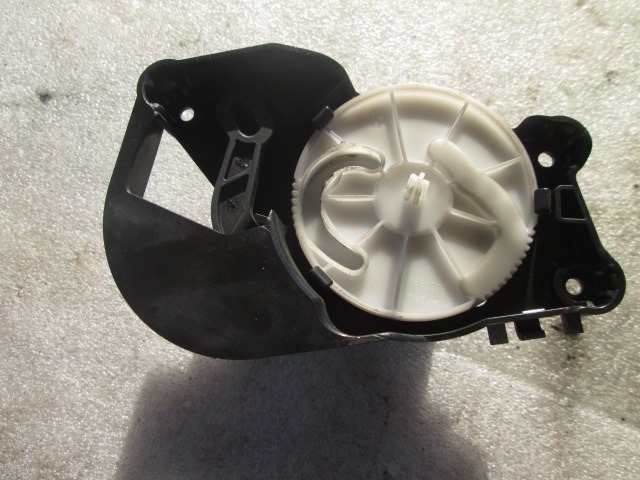 MOTORCEK OGREVANJA OEM N. 985459H ORIGINAL REZERVNI DEL BMW SERIE 1 BER/COUPE/CABRIO E81/E82/E87/E88 (2003 - 2007) DIESEL LETNIK 2005