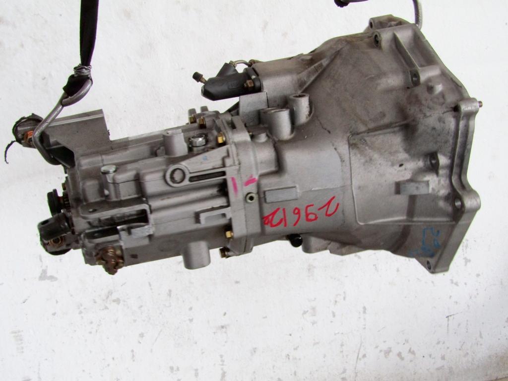 ROCNI MENJALNIK OEM N. 2200022598 01 CAMBIO MECCANICO ORIGINAL REZERVNI DEL BMW Z3 E36 (1995 - 2002) BENZINA LETNIK 1999