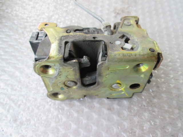 CENTRALNI ZAKLEP SPREDNJIH VRAT  OEM N. 7701046800 ORIGINAL REZERVNI DEL RENAULT KANGOO KC0/1 MK1 R (2003-2008) DIESEL LETNIK 2004